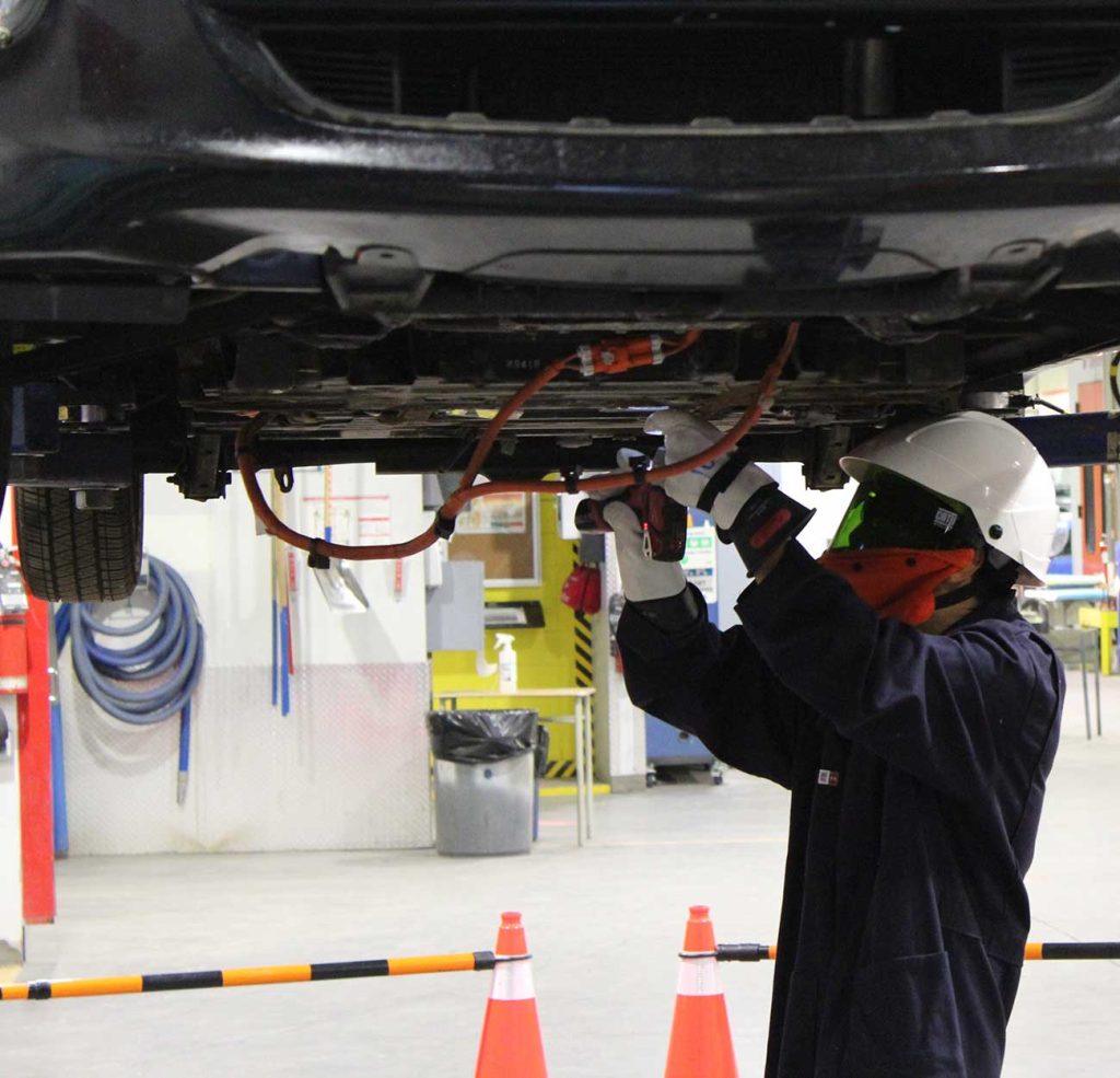 Zone de travail sous tension à 30 cm ou moins